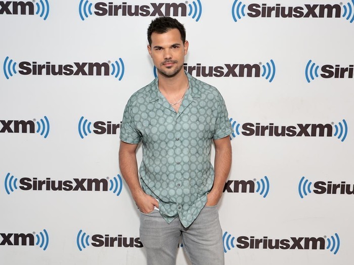Taylor Lautner NEW YORK, NEW YORK - MAY 17: Taylor Lautner visits SiriusXM at SiriusXM Studios on May 17, 2023 in New York City. (Photo by Jamie McCarthy/Getty Images)