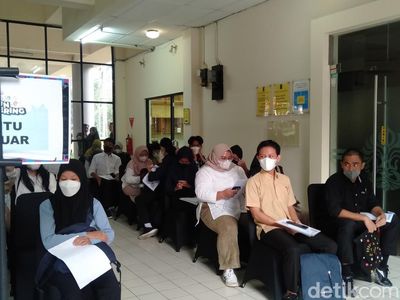 Potret UTBK 2023 Gelombang 2 di Kampus UI Depok, Peserta Antre Sejak Pagi