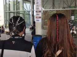 Outfit Kece ARMY Hadiri Hari Pertama Konser Suga BTS