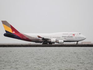 10 Pesawat Penumpang Paling Besar di Dunia, Ada A380 yang Mendarat di Bali 10 Pesawat Penumpang Paling Besar di Dunia, Ada A380 yang Mendarat di Bali