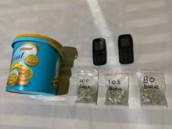 8 Pria Selundupkan 239 Pil Ekstasi Dalam Kaleng Biskuit di Enrekang Ditangkap