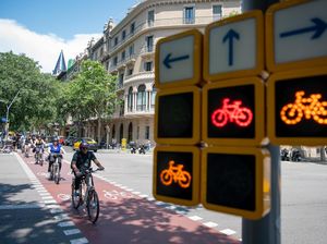Barcelona Punya Lampu Lalu Lintas Baru Khusus Sepeda, Begini Wujudnya