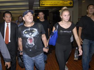 Foto Nostalgia Momen Diego Maradona Main ke Jakarta Foto Nostalgia Momen Diego Maradona Main ke Jakarta