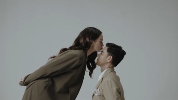 8 Foto Prewedding Enzy Storia dan Molen Kasetra, Gaya Casual Hingga Baju Adat