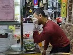 Penjual Mi di Vietnam yang Parodikan Salt Bae Dihukum 5 Tahun Penjara Penjual Mi di Vietnam yang Parodikan Salt Bae Dihukum 5 Tahun Penjara