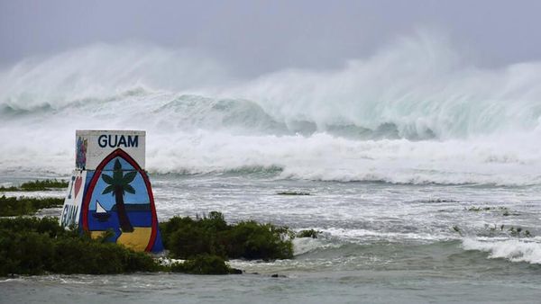 Guam AS Porak-poranda Disapu Topan Mawar
