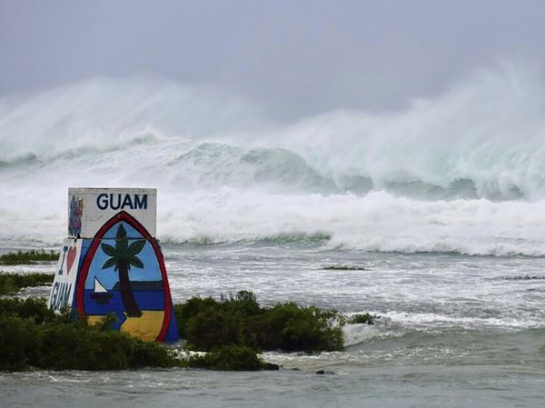 Guam AS Porak-poranda Disapu Topan Mawar