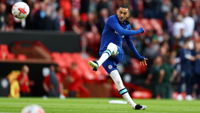 Soccer Football - Premier League - Manchester United v Chelsea - Old Trafford, Manchester, Britain - May 25, 2023 Chelseas Hakim Ziyech during the warm up before the match REUTERS/Molly Darlington EDITORIAL USE ONLY. No use with unauthorized audio, video, data, fixture lists, club/league logos or live services. Online in-match use limited to 75 images, no video emulation. No use in betting, games or single club /league/player publications.  Please contact your account representative for further details.