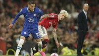 Ziyech baru masuk di menit ke-82. Tujuh menit berselang ia bikin assist untuk bikin gol hiburan Chelsea yang dicetak Joao Felix. Chelsea ditundukkan MU 1-4 di laga itu. Foto: AP/Dave Thompson