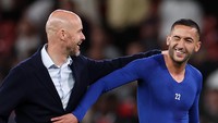 Ten Hag sendiri adalah mantan pelatih Ziyech di Ajax. Karier Ziyech di Chelsea juga sedang stagnan, bahkan ia nyaris pindah di bursa transfer musim dingin lalu. Foto: Getty Images/Catherine Ivill