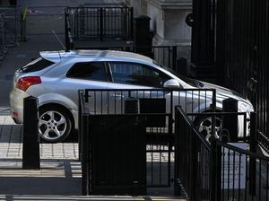 Ini Mobil yang Tabrak Gerbang Rumah Dinas PM Inggris Ini Mobil yang Tabrak Gerbang Rumah Dinas PM Inggris