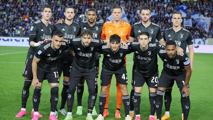 Juventus players pose for a team photo prior to the Italian Serie A football match between Empoli and Juventus ,on May 22, 2023 at the Carlo Castellani stadium in Empoli.  (Photo by Andrea Martini/NurPhoto via Getty Images)