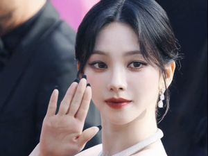 Foto Karina aespa yang Miliki Visual Unreal, Pakai Kalung Rp 18 M di Cannes
