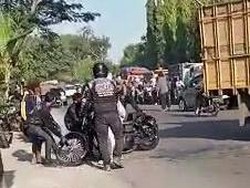 Serempet Emak-emak sampai Santri, Naik Moge Banyak Godaan Setannya