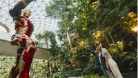 Foto: Patung Karakter Marvel Jumbo di Bandara Changi