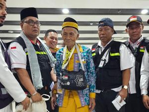 Mbah Harun 119 Tahun, Jemaah Haji Tertua RI Tiba di Madinah dalam Kondisi Sehat