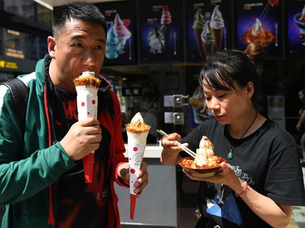 Mencicipi Es Krim Pedas di China, Siapa Berani?
