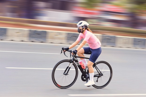 Mengayuh sepeda, salah satu gerakan fisik yang dapat merampingkan paha/Foto: Pexels/Nasirun Khan Mengayuh sepeda, salah satu gerakan fisik yang dapat merampingkan paha/Foto: Pexels/Nasirun Khan