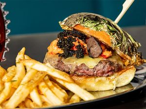 Burger Sultan Ini Ada Emasnya, Harganya Fantastis! Burger Sultan Ini Ada Emasnya, Harganya Fantastis!