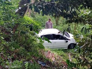 Sopir Ngantuk Semalaman Jaga Portal, Mobil Masuk Jurang di Karangasem Sopir Ngantuk Semalaman Jaga Portal, Mobil Masuk Jurang di Karangasem