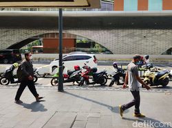 Cerita Mereka yang Tak Kenal Cuti Bersama