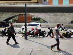 Cerita Mereka yang Tak Kenal Cuti Bersama