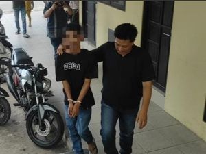 Sopir Travel di Kalsel Tikam Pemotor hingga Tewas gegara Ditegur Lawan Arus Sopir Travel di Kalsel Tikam Pemotor hingga Tewas gegara Ditegur Lawan Arus