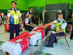 Masih Ditemukan Pisau hingga Paku di Barang Bawaan CJH Embarkasi Surabaya