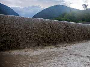 Penampakan Bendungan Misterius yang Jadi Tempat Wisata