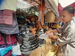Kejujuran yang Selalu Dipegang Sarjana, Pedagang Perabot di Sumedang