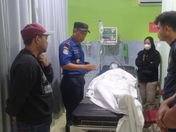Mengerikan Ular Kobra Masuk Kamar Mandi Warga di Bontang-Patok Petugas Damkar