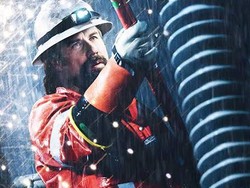 Sinopsis Life on The Line: Kisah Pertaruhan Nyawa Pekerja Listrik