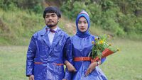 8 Potret Baju Pernikahan Low Budget, Kocak Bikin Gagal Paham