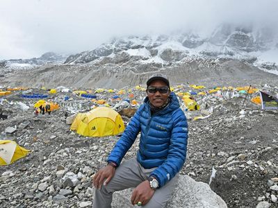 Wow... Pria Ini Pecahkan Rekor Pendakian Gunung Everest Terbanyak