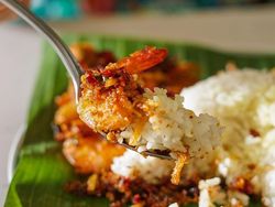 5 Tempat Makan Siang Enak di Blok M, Tinggal Jalan Kaki dari Stasiun MRT!