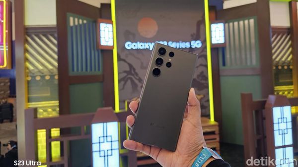 Spot Foto Cantik di Konser Suga, Samsung User Merapat!