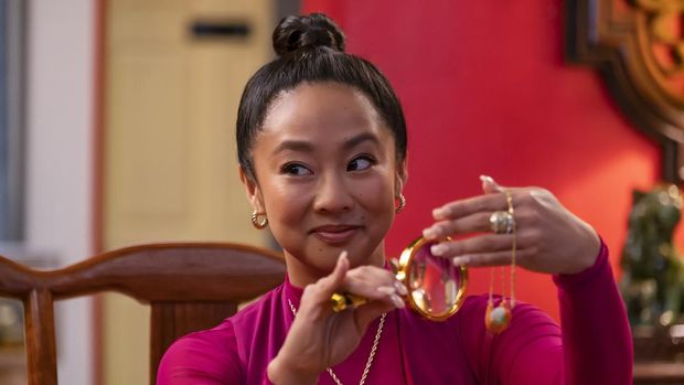Serial American Born Chinese (2023) Stephanie Hsu dalam serial American Born Chinese. (Disney/Carlos Lopez-Calleja)