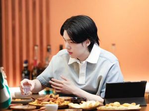 Konser di Indonesia, Ini Momen Suga BTS Minum Soju dan Makan Camilan Konser di Indonesia, Ini Momen Suga BTS Minum Soju dan Makan Camilan