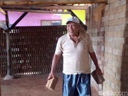 Batu Bata yang Membawa Pasutri Asal Kuningan ke Tanah Suci