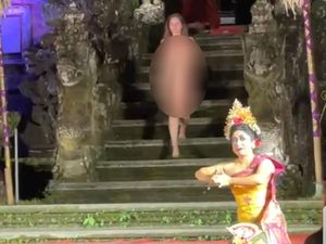 Habis Bugil Saat Pentas Tari, Bule Jerman Akhirnya Dideportasi Habis Bugil Saat Pentas Tari, Bule Jerman Akhirnya Dideportasi
