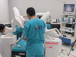 Keren! Uji Coba Robot Bedah Jarak Jauh Pertama di RI Pakai 5G Telkomsel
