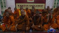Tiba di Pekalongan, 32 Biksu Thudong Menginap di Rumah Habib Luthfi