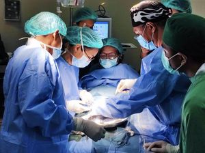 Bayi di Kupang Lemah Seusai Operasi Janin di Dalam Perutnya Bayi di Kupang Lemah Seusai Operasi Janin di Dalam Perutnya