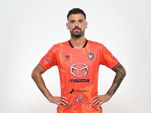 Tyronne Gustavo Bakal Beda Nasib dengan Belencoso di Persib? Tyronne Gustavo Bakal Beda Nasib dengan Belencoso di Persib?