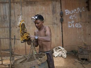 Potret Pekerja Tambang Emas di Venezuela Tanpa APD, Ga Bahaya Ta?