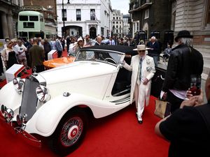 Wow! Beragam Mobil Klasik Mejeng di London