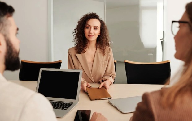 Diskusikan Biaya Hidup dengan Rekruter