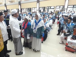 Gubernur Sumsel Lepas 354 Jemaah Haji Kloter 1 Embarkasi Palembang