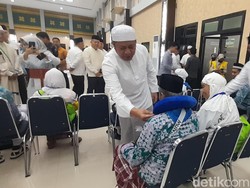 Pesan Gubernur Sumsel Lepas Jemaah Haji Kloter 1: Jangan Pelit-pelit