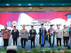 Kapolri Hadiri Pengukuhan Guru Besar Mantan Wakapolda Sumut di Medan Kapolri Hadiri Pengukuhan Guru Besar Mantan Wakapolda Sumut di Medan